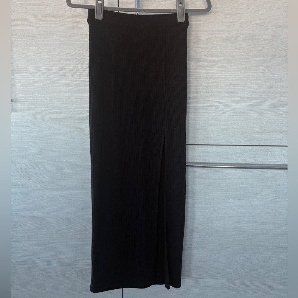 Abercrombie & Fitch Sweater Ribbed MIDI Skirt with Slit - Picture 3 of 8